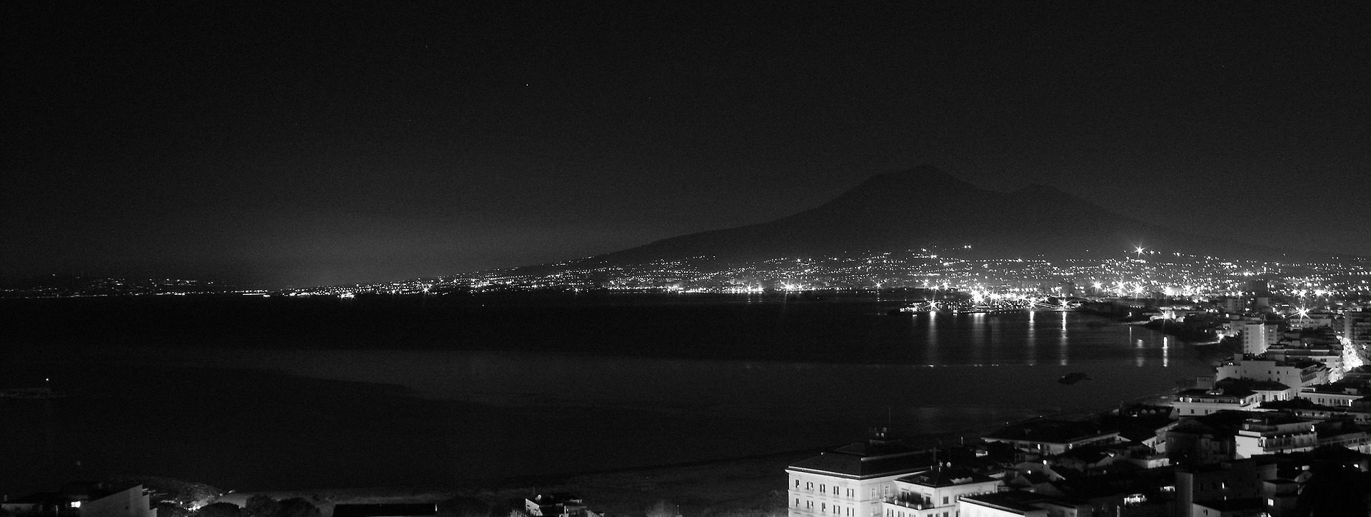 the bay near Pompeii Volcano